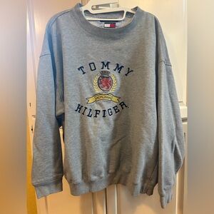 Tommy Hilfiger vintage gray Men's Sweater. Embroidered emblem. Large
